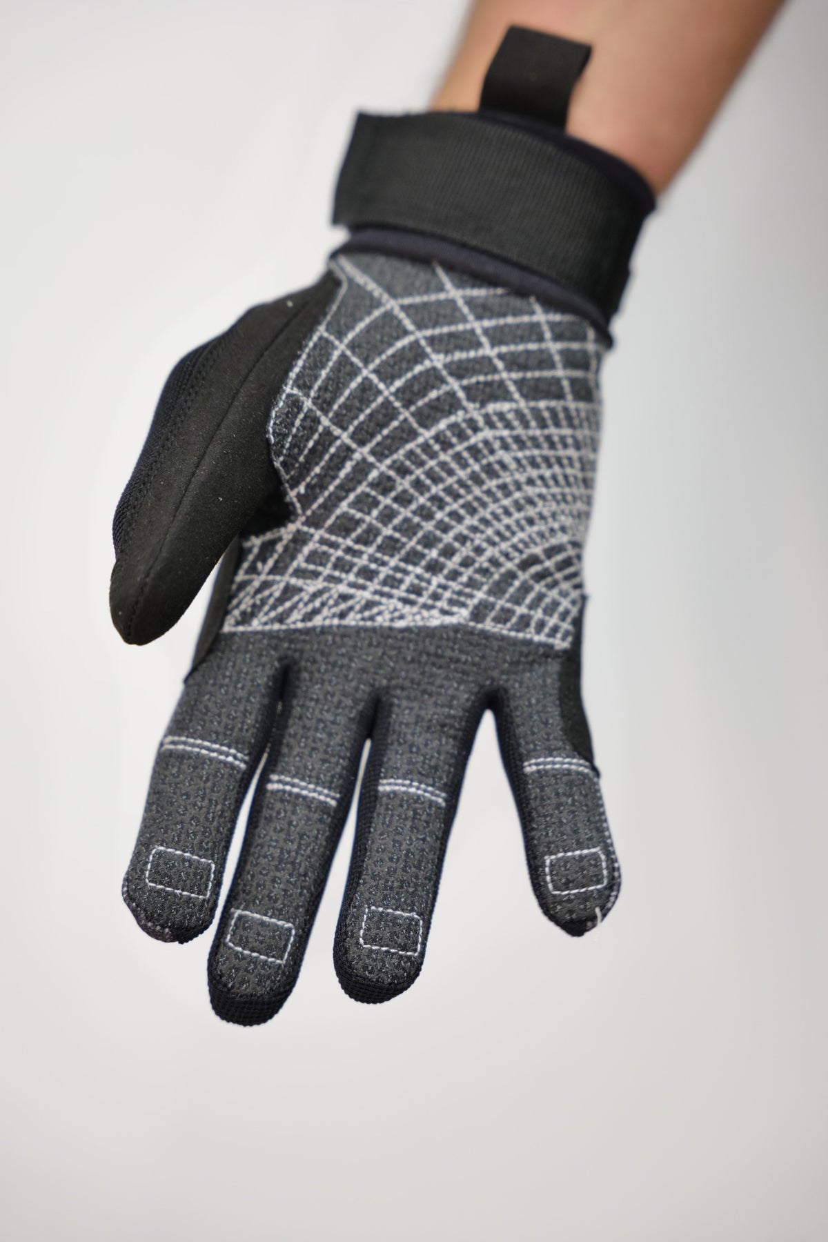 PIGOSKI Apex glove — Spider-Web palm stitch pattern on the back of the hand