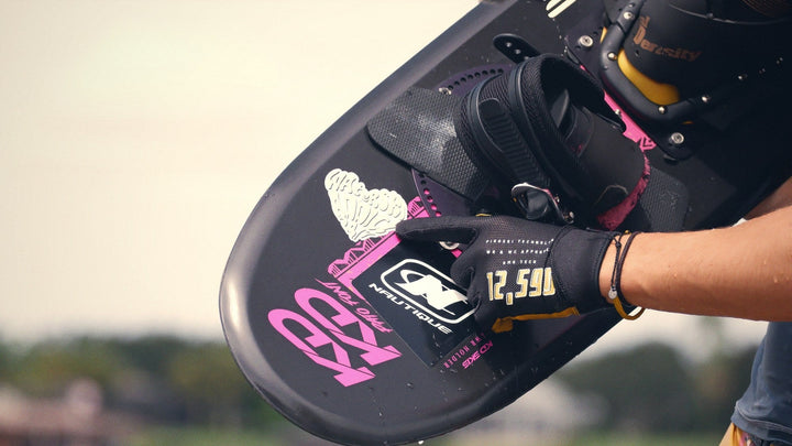 PIGOSKI GMS V1 P1 glove gripping the handle — palm detail